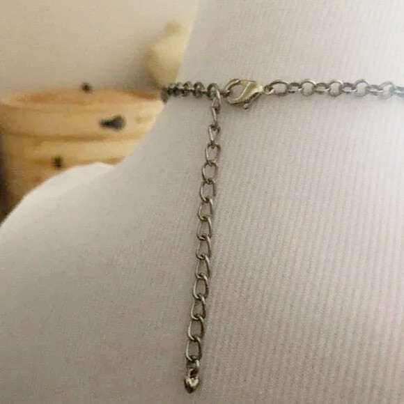 Triangle Accent Necklace Mauve Purple - Picture 3 of 5